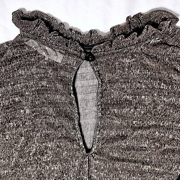 K • Glam Black and silver Blouse with measurements - no size found - Picture 2 of 4